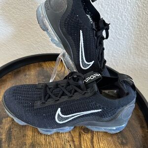 Nike Vapor Max Black and White